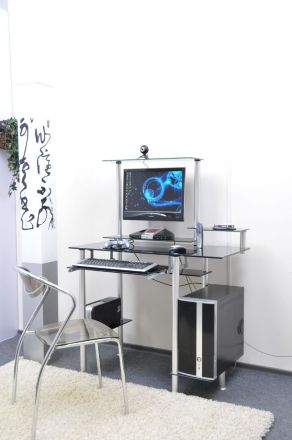 Стеклянный стол для компьютера D98G5 стекло чёрное, опоры серебро