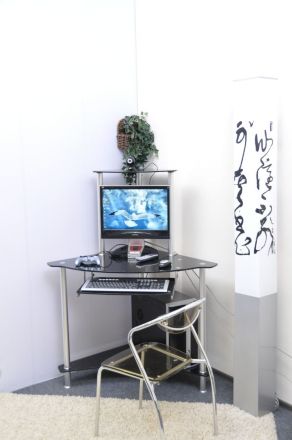 Компьютерный стол угловой D46G3 опоры серебро