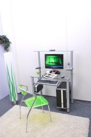 Компьютерный стол на заказ Эдель-KС05k прозрачный / серебро ноги, с полкой для клавиатуры (ширина от 65 см до 110 см)