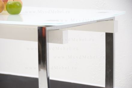 Прямоугольный обеденный стол из стекла А897L белый