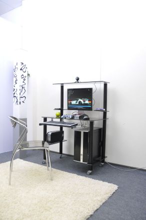 Компьютерный стол на заказ Эдель-KС05k серый / чёрные ноги, с полкой для клавиатуры (ширина от 65 см до 110 см)