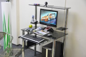 Компьютерный стол на заказ Эдель-KС05k серый / хром ноги, с полкой для клавиатуры (ширина от 65 см до 110 см)