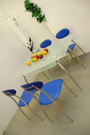 Кухонный стол В2092 опоры серые, стекло матовое