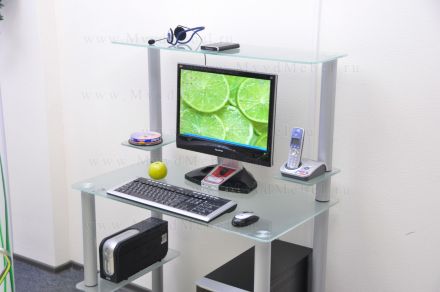 Компьютерный стол на заказ Эдель-KС05 матовый белый / серебро ноги (ширина от 80 см до 110 см)
